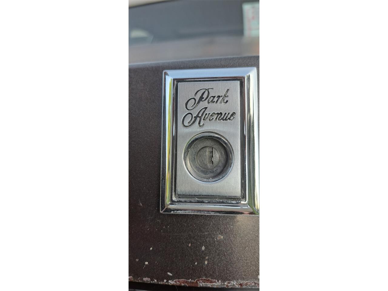 Buick-Park-avenue-1983-Brown-Tan-6