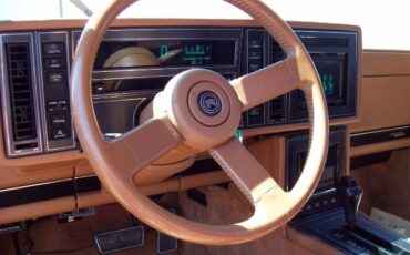 Buick-Reatta-1988-Red-Sadle-4