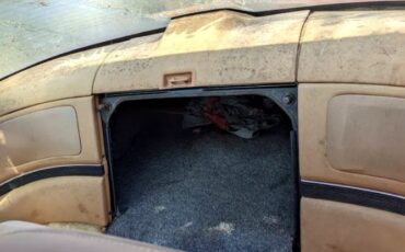 Buick-Reatta-1988-Red-Tan-Cloth-3