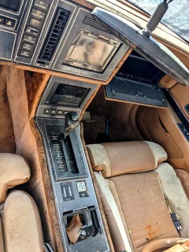 Buick-Reatta-1988-Red-Tan-Cloth-6