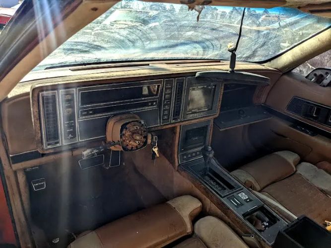 Buick-Reatta-1988-Red-Tan-Cloth-8