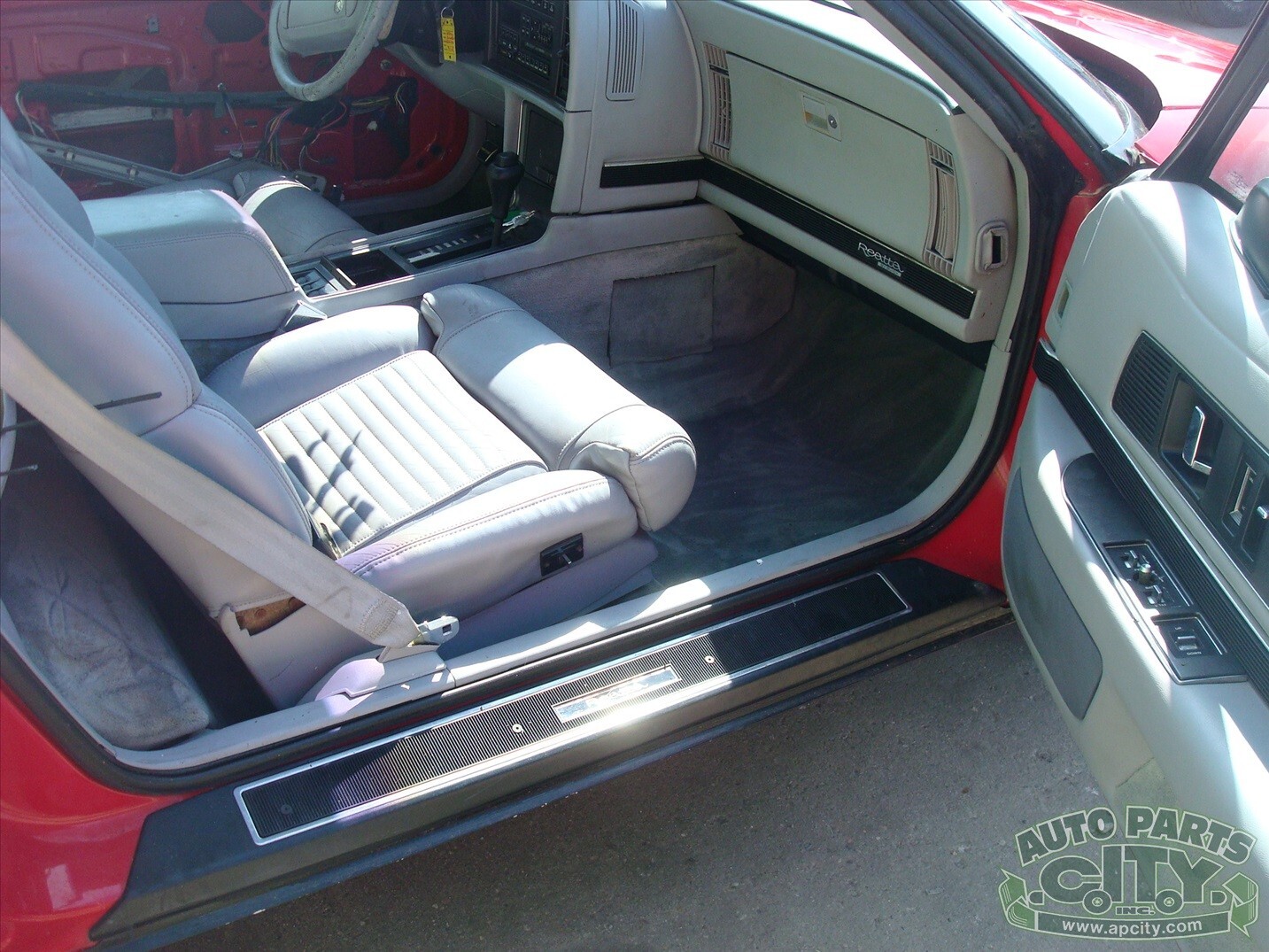 Buick-Reatta-1990-Coupe-19