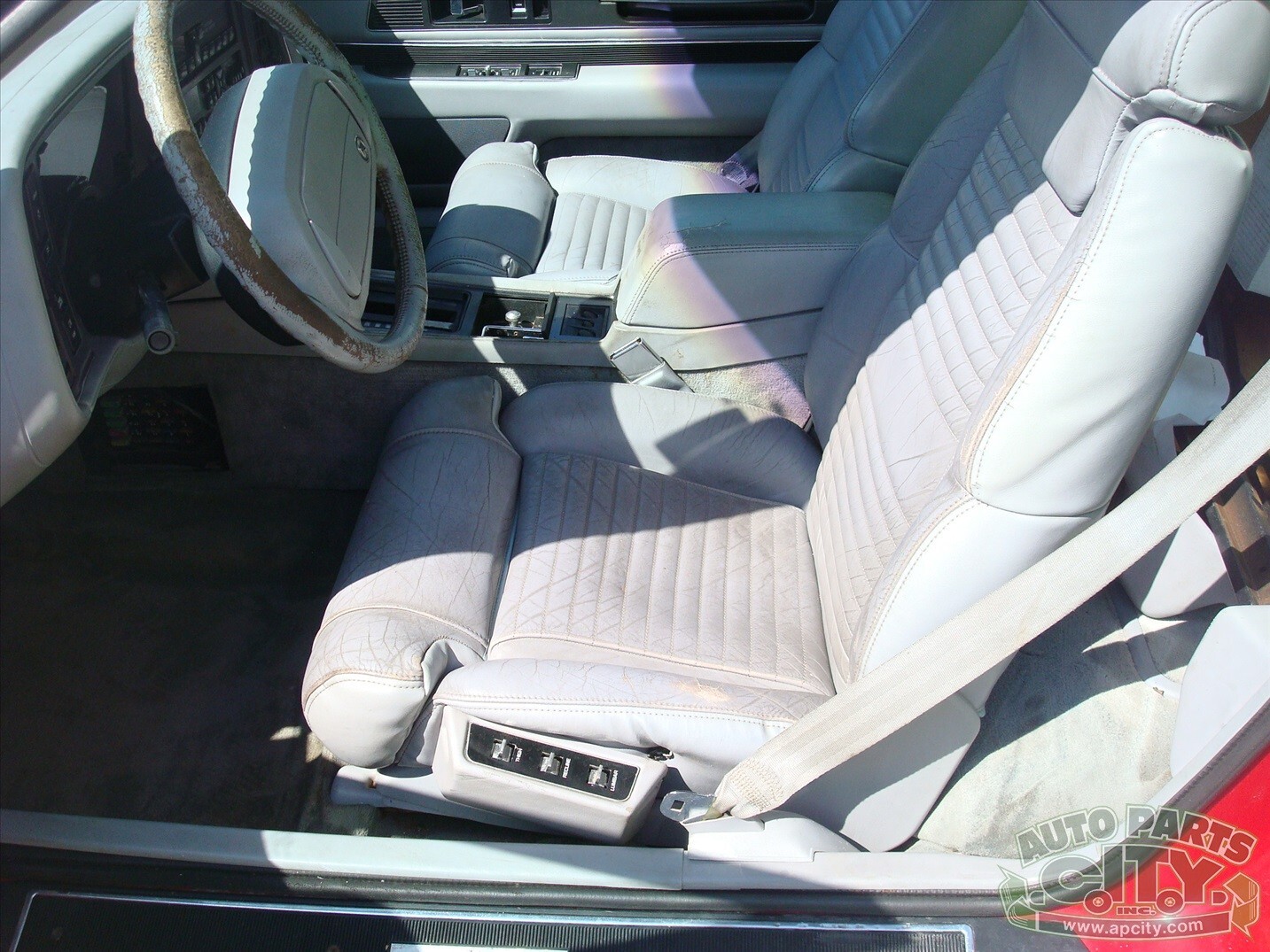 Buick-Reatta-1990-Coupe-4