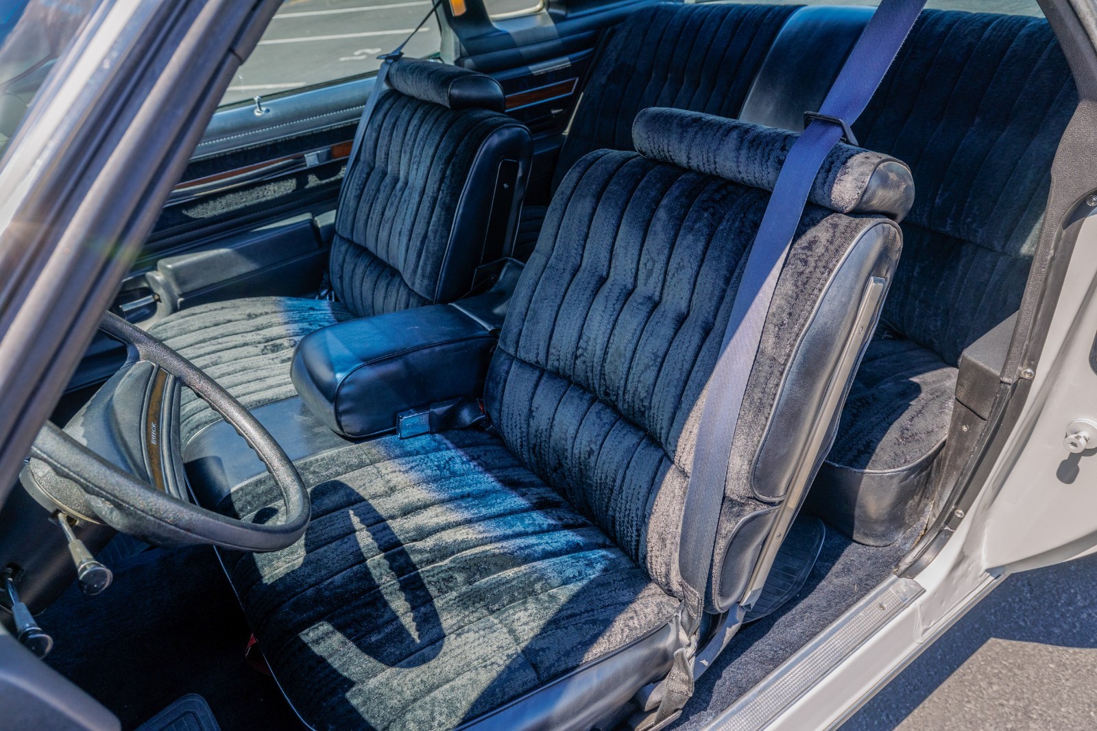 Buick-Regal-1977-Coupe-21