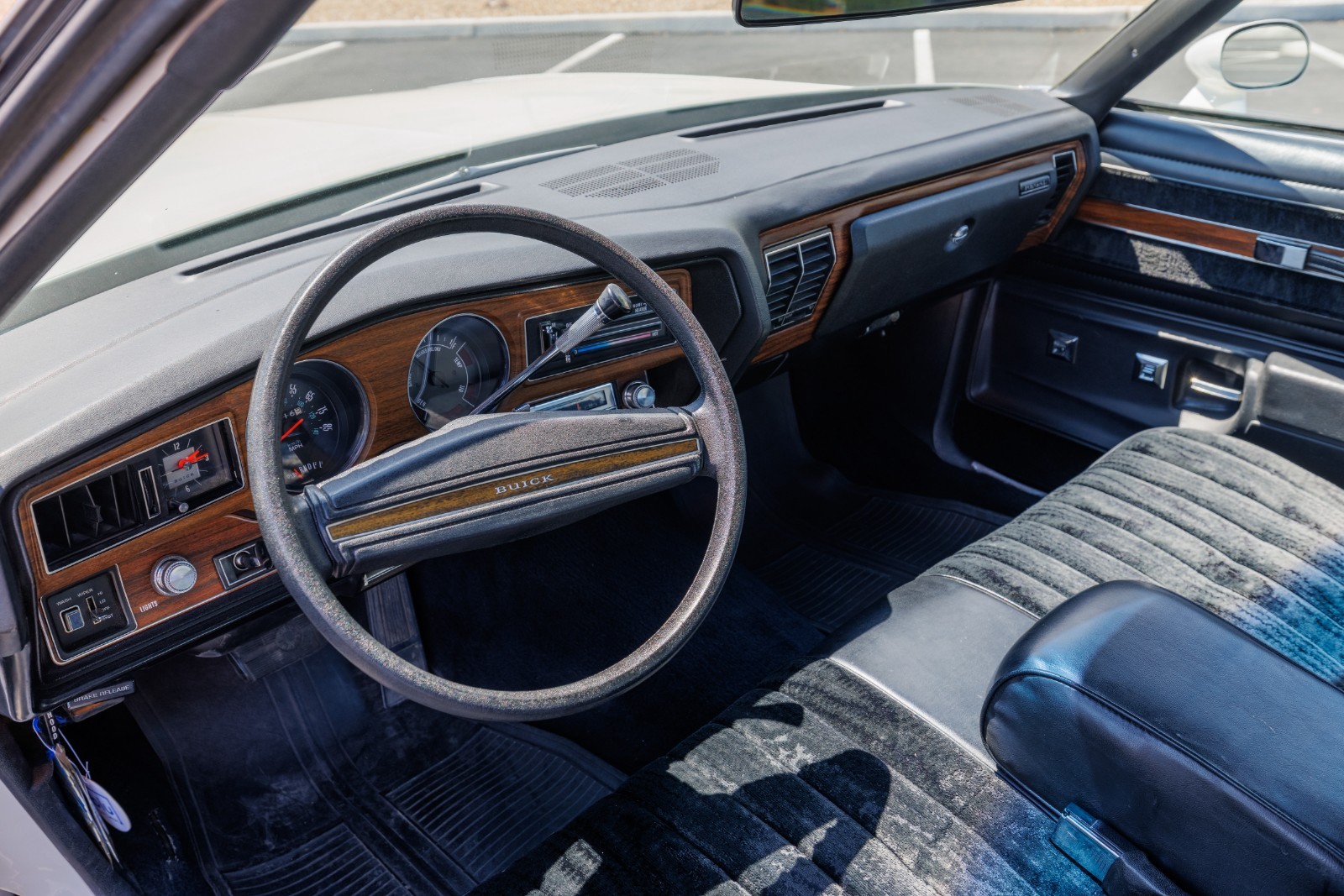 Buick-Regal-1977-Coupe-24
