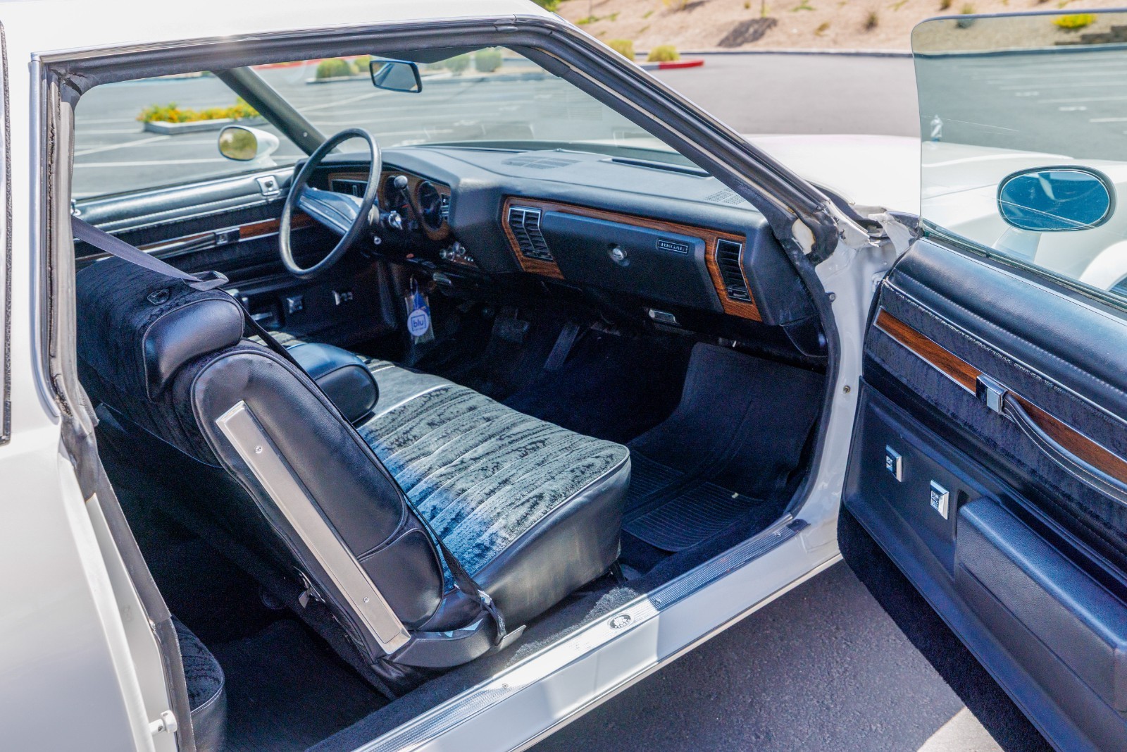 Buick-Regal-1977-Coupe-32