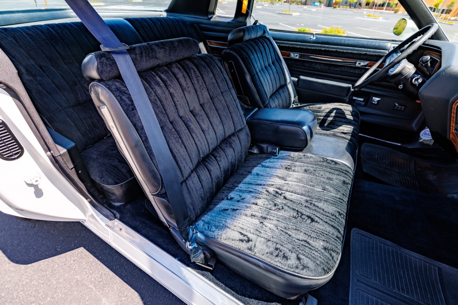 Buick-Regal-1977-Coupe-35