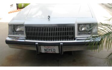 Buick-Regal-1979-Silver-White-Tan-2