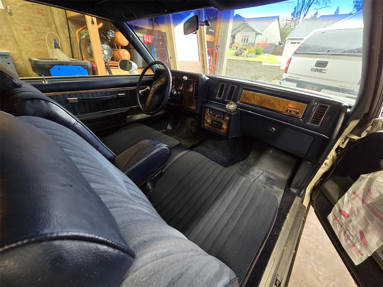 Buick-Regal-1980-White-Blue-11
