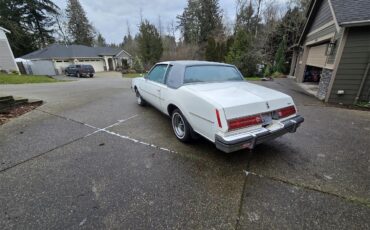 Buick-Regal-1980-White-Blue-3