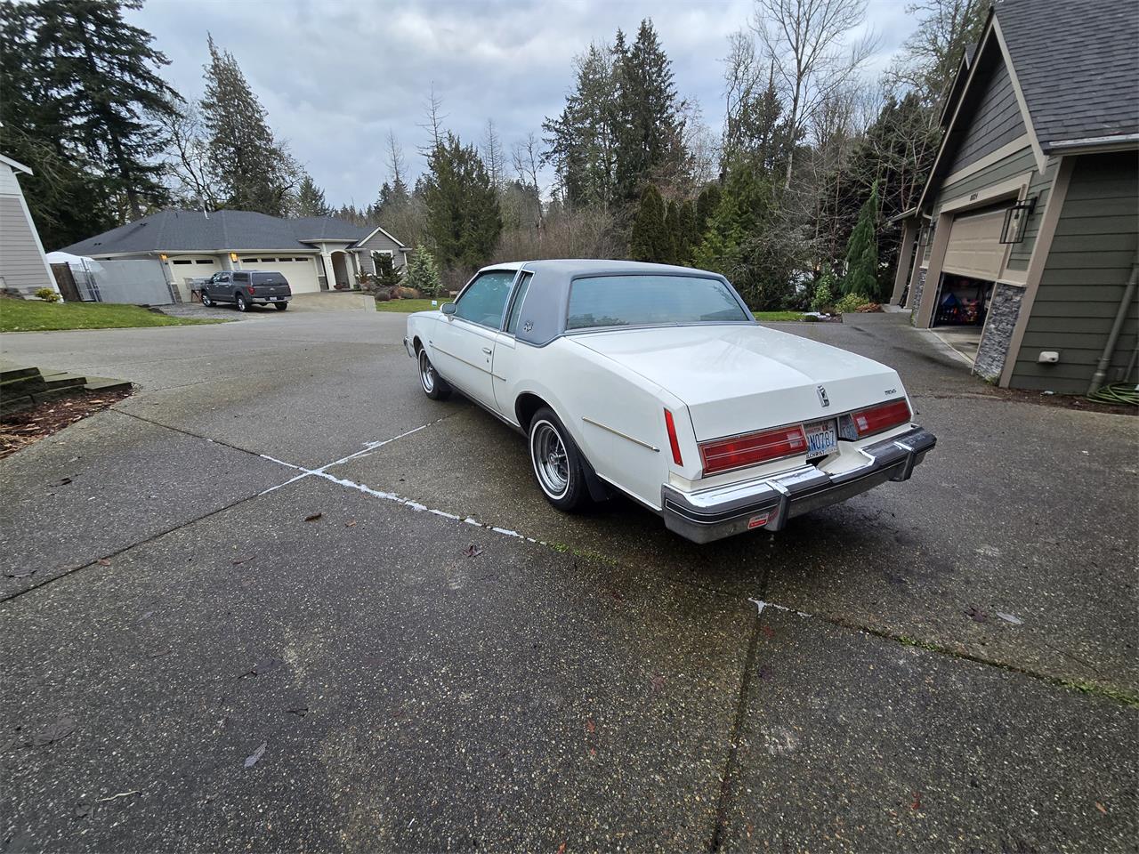Buick-Regal-1980-White-Blue-3