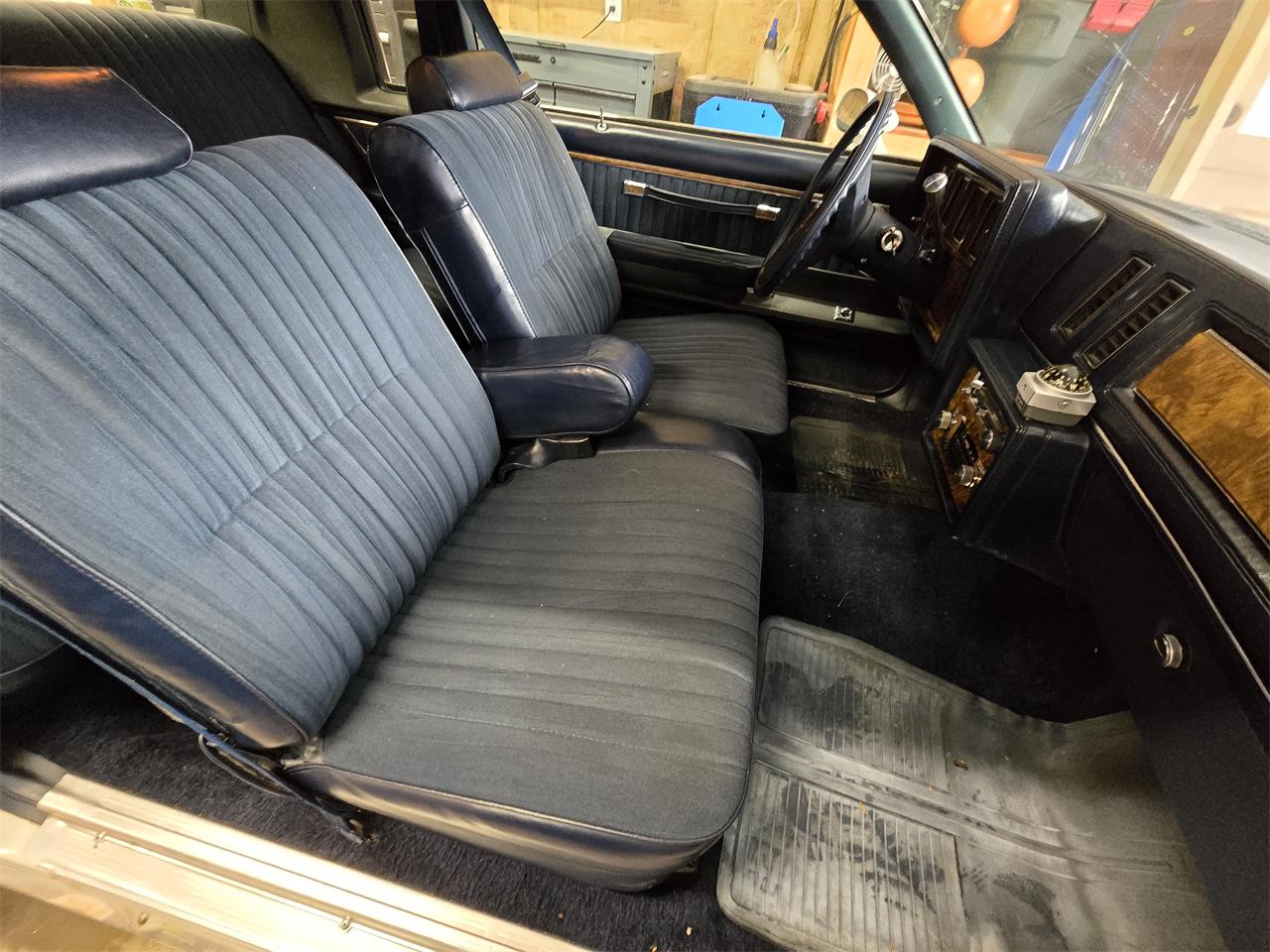 Buick-Regal-1980-White-Blue-7