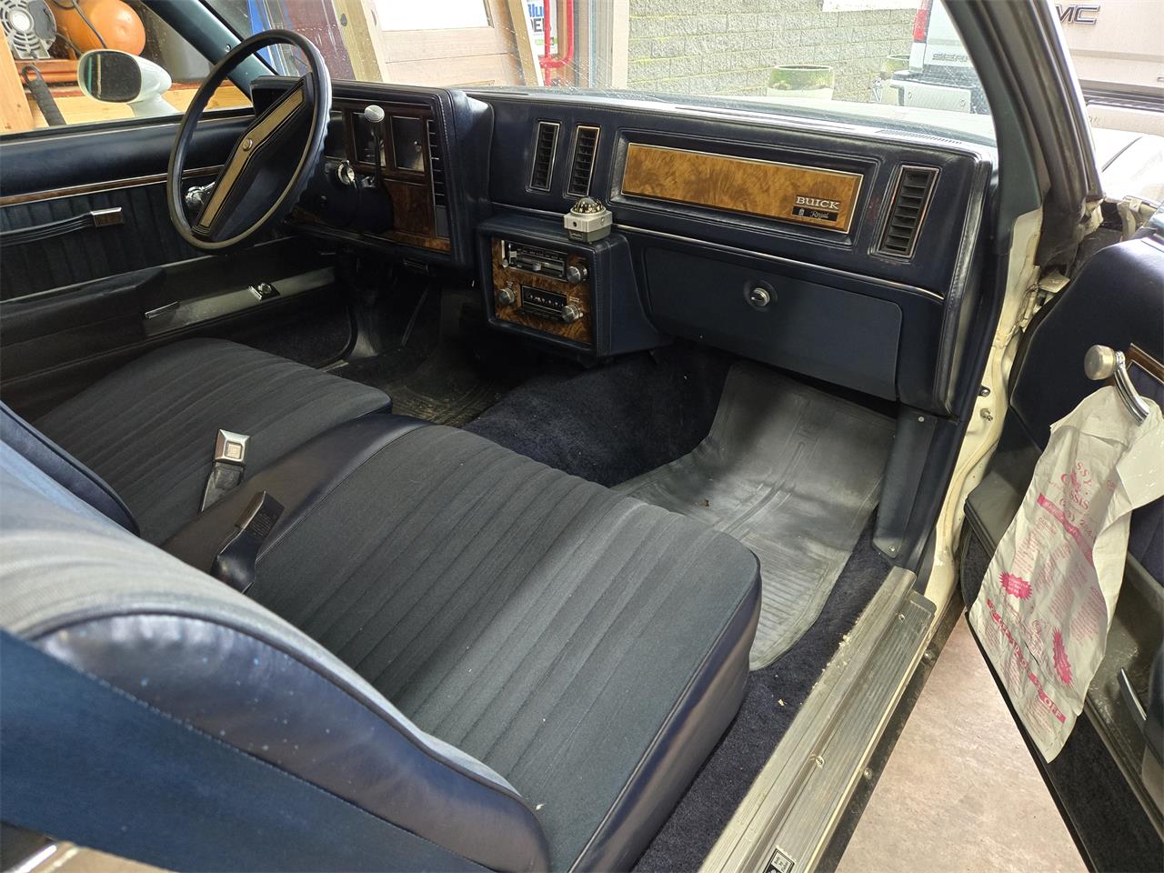 Buick-Regal-1980-White-Blue-8