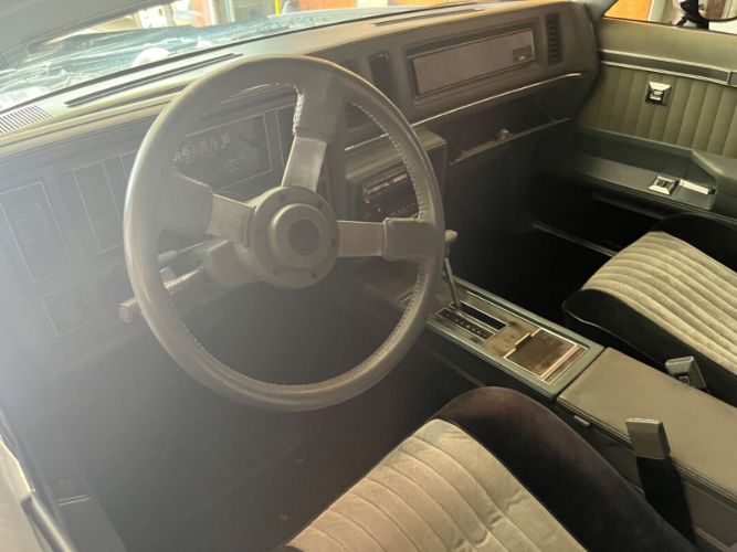 Buick-Regal-1986-Black-Black-12
