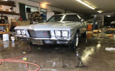 Buick-Riviera-1971-silver-black-1