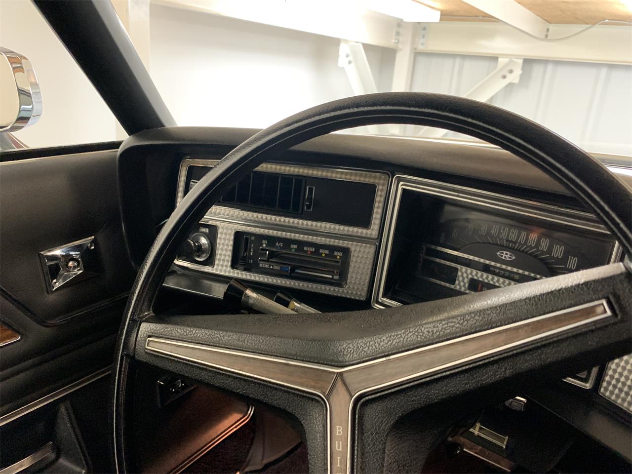 Buick-Riviera-1971-silver-black-10