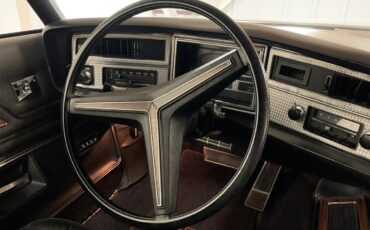 Buick-Riviera-1971-silver-black-2