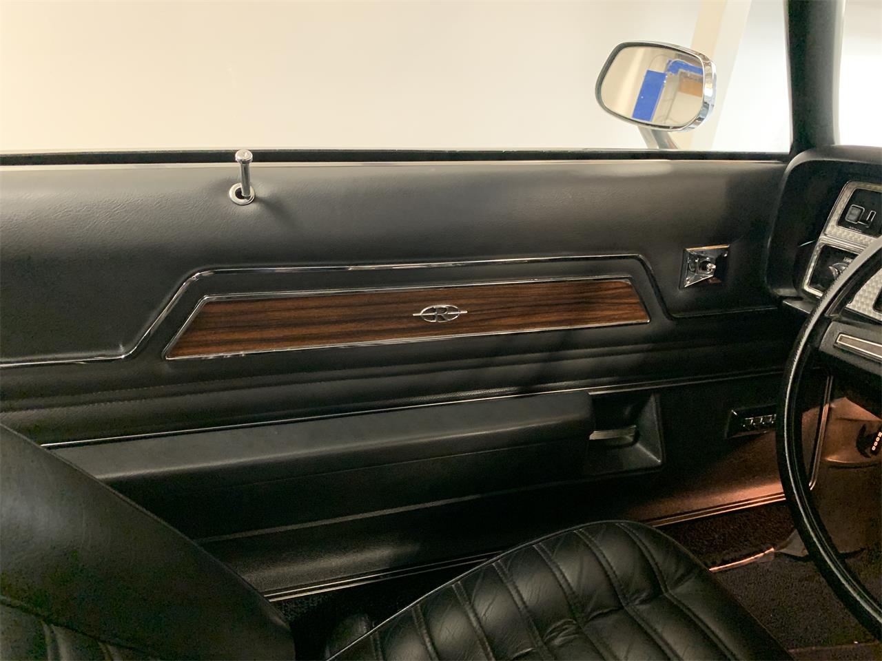 Buick-Riviera-1971-silver-black-24