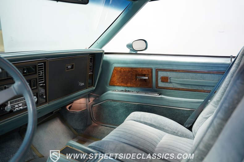 Buick-Riviera-1979-Light-Blue-Metallic-Blue-13