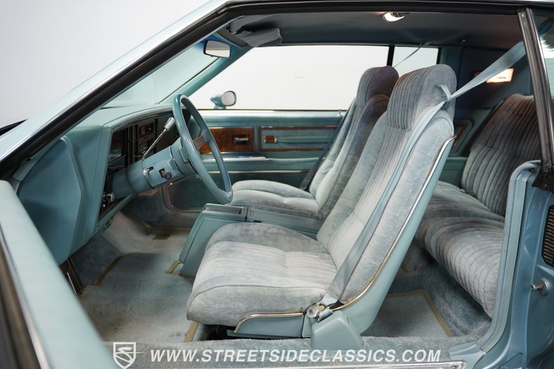 Buick-Riviera-1979-Light-Blue-Metallic-Blue-2