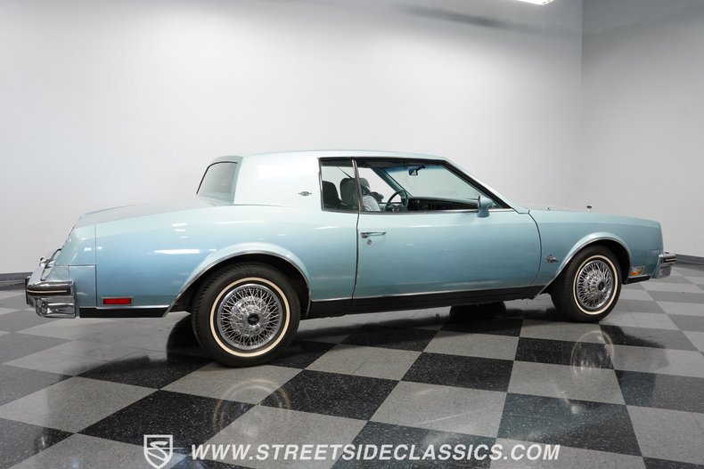 Buick-Riviera-1979-Light-Blue-Metallic-Blue-22