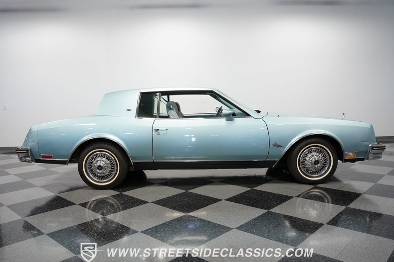 Buick-Riviera-1979-Light-Blue-Metallic-Blue-23