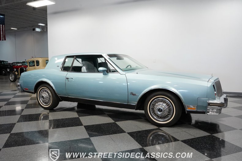 Buick-Riviera-1979-Light-Blue-Metallic-Blue-24
