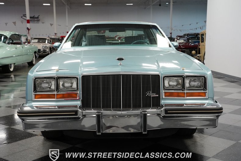 Buick-Riviera-1979-Light-Blue-Metallic-Blue-26