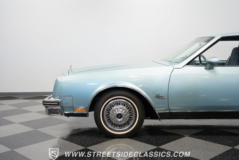 Buick-Riviera-1979-Light-Blue-Metallic-Blue-32