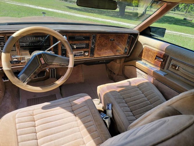 Buick-Riviera-1981-5
