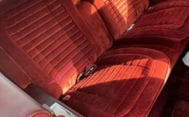 Buick-Riviera-1981-White-Red-Velour-2