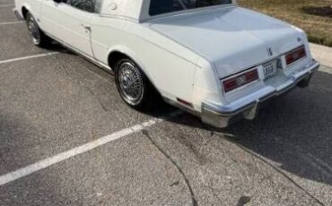 Buick-Riviera-1981-White-Red-Velour-7