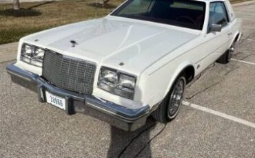 Buick-Riviera-1981-White-Red-Velour-9