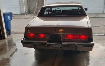 Buick-Riviera-1983-2