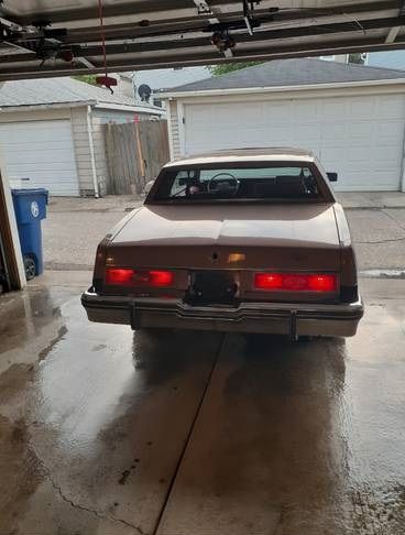 Buick-Riviera-1983-2