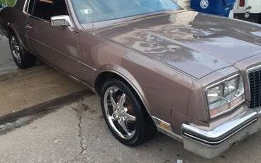 Buick-Riviera-1983-3