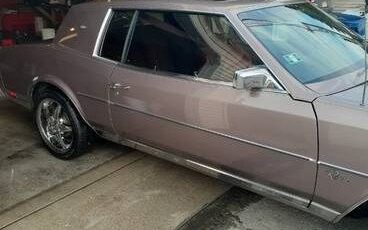 Buick-Riviera-1983-4