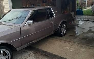 Buick-Riviera-1983-6