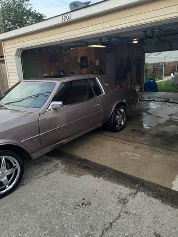 Buick-Riviera-1983-6