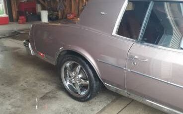 Buick-Riviera-1983-7