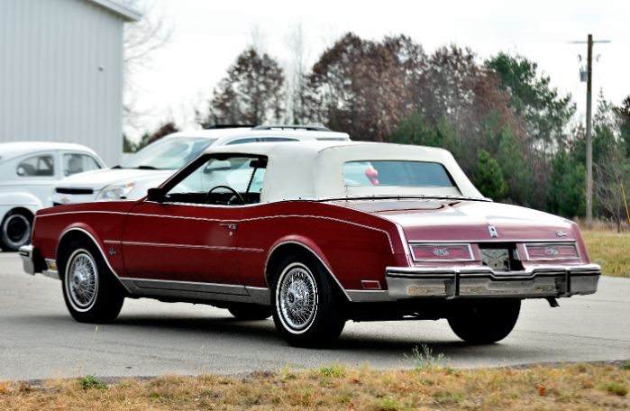 Buick-Riviera-1983-Red-Red-12