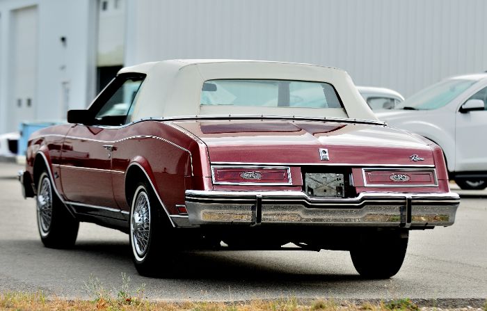Buick-Riviera-1983-Red-Red-13