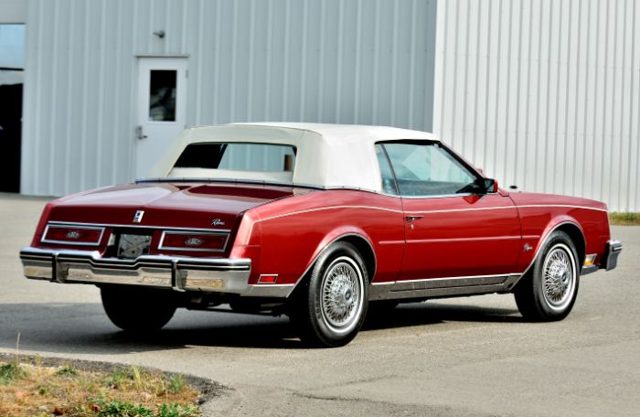 Buick-Riviera-1983-Red-Red-14