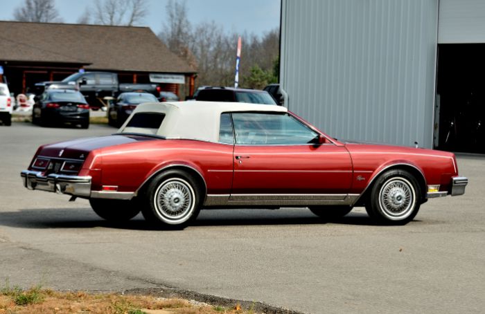Buick-Riviera-1983-Red-Red-15