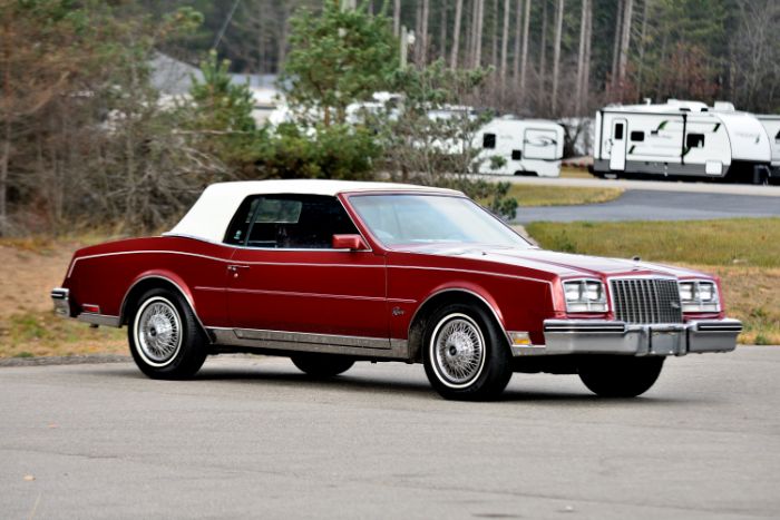 Buick-Riviera-1983-Red-Red-17