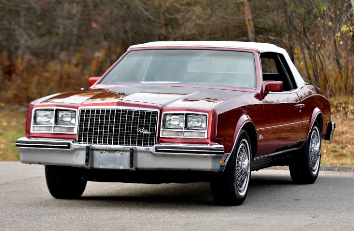 Buick-Riviera-1983-Red-Red-18