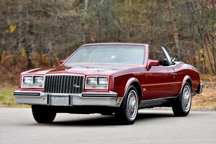 Buick-Riviera-1983-Red-Red-19
