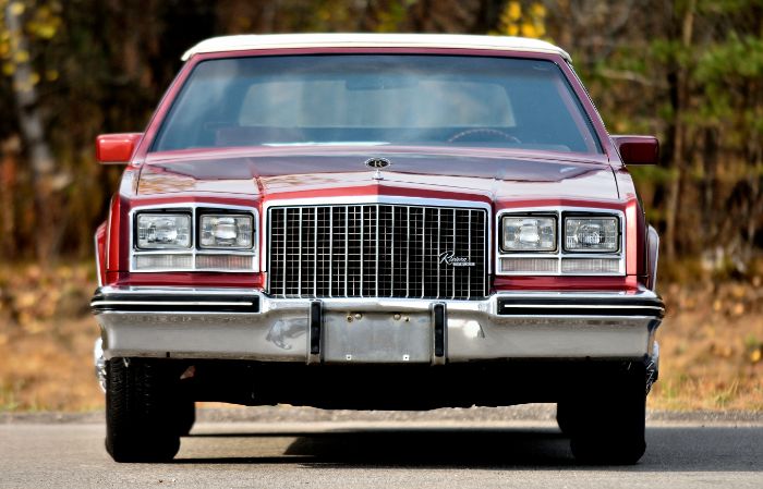 Buick-Riviera-1983-Red-Red-2
