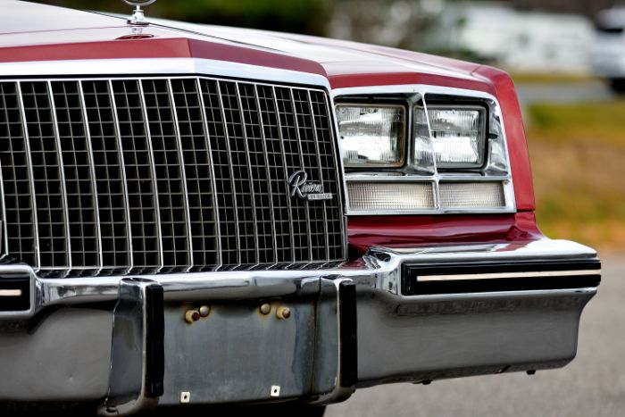 Buick-Riviera-1983-Red-Red-22