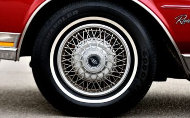 Buick-Riviera-1983-Red-Red-24